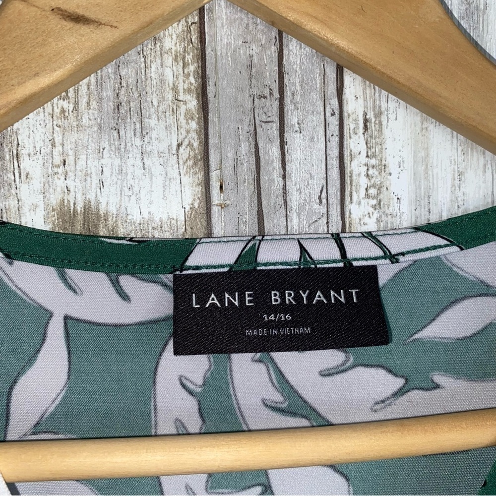 Lane Bryant Green White Tropical Leaf Print Pleated V-Neck Blouse 14/16 - Picture 7 of 7